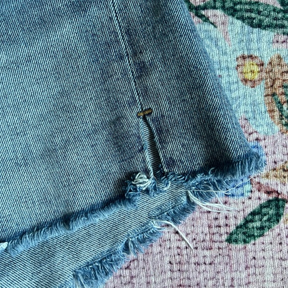 Agolde Dee Denim Shorts - Picture 5 of 7